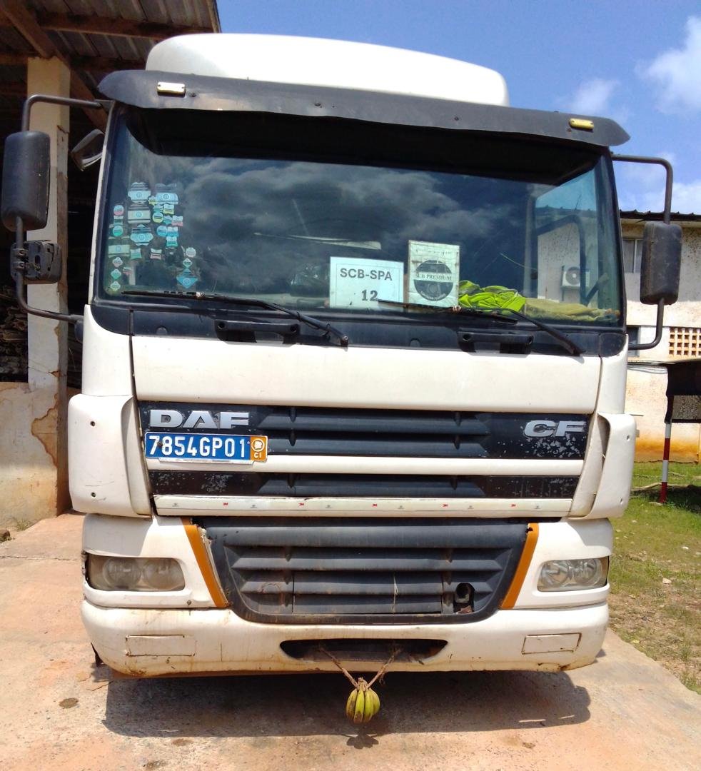 Camion DAF CF blanc de la flotte ZYS